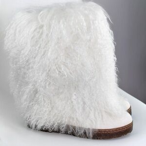 BearPaw Boetis II White - Size 8 - NWOT